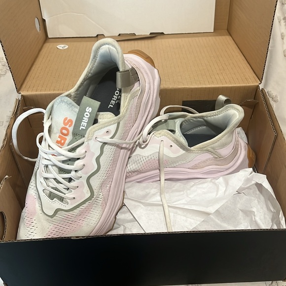 Sorel Sneakers- lightly worn 🎀 - Picture 3 of 7